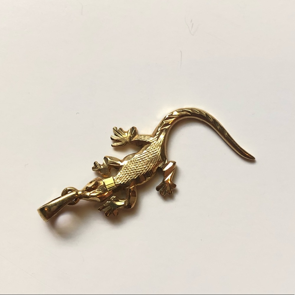 14k gold iguana/gecko charm